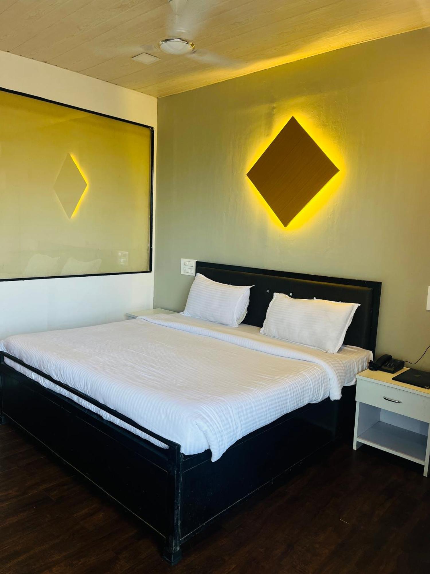 The Canvas Resort In Lonavla 外观 照片